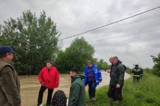 Prefectul Raduly Istvan Ne dorim doar sa linistim populatia afirmand ca suntem literally pe dig si deocamdata nu sa creat nicio situatie exceptionala