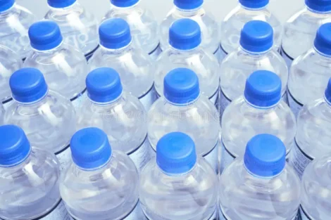 Apa imbuteliata pentru locuitorii din Targu Secuiesc afectati de contaminarea retelei publice