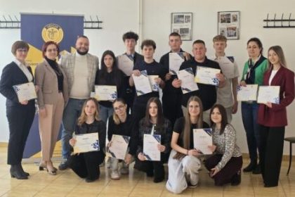 Castigatorii celei de a IV a editii a concursului de cultura si educatie financiara contabila au fost premiati