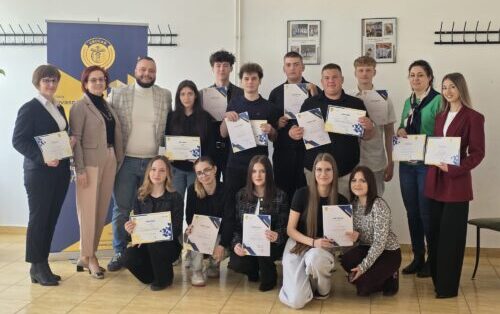 Castigatorii celei de a IV a editii a concursului de cultura si educatie financiara contabila au fost premiati