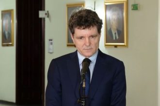 Presedintele Nicusor Dan ar fi dispus sa numeasca un premier tehnocrat pentru a obtine rapid o majoritate parlamentara conform surselor