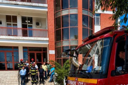Exercitiu de pregatire pentru adapostirea populatiei in caz de atac aerian