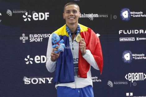 Inot David Popovici a obtinut medalia de aur la 100 m liber la Campionatele Europene stabilind un nou record al competitiei