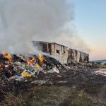 Pagube estimate la aproximativ un milion de euro in urma incendiului de la hala de sortare a deseurilor din Let