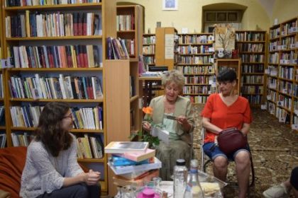 biblioteca contemporana intre fosnetul paginilor si ritmul rapid al lumii digitale